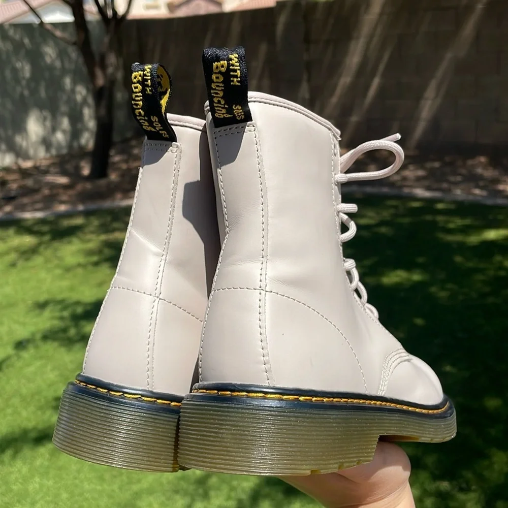 NWT DR MARTENS 1460 Fashion Leather Boot!